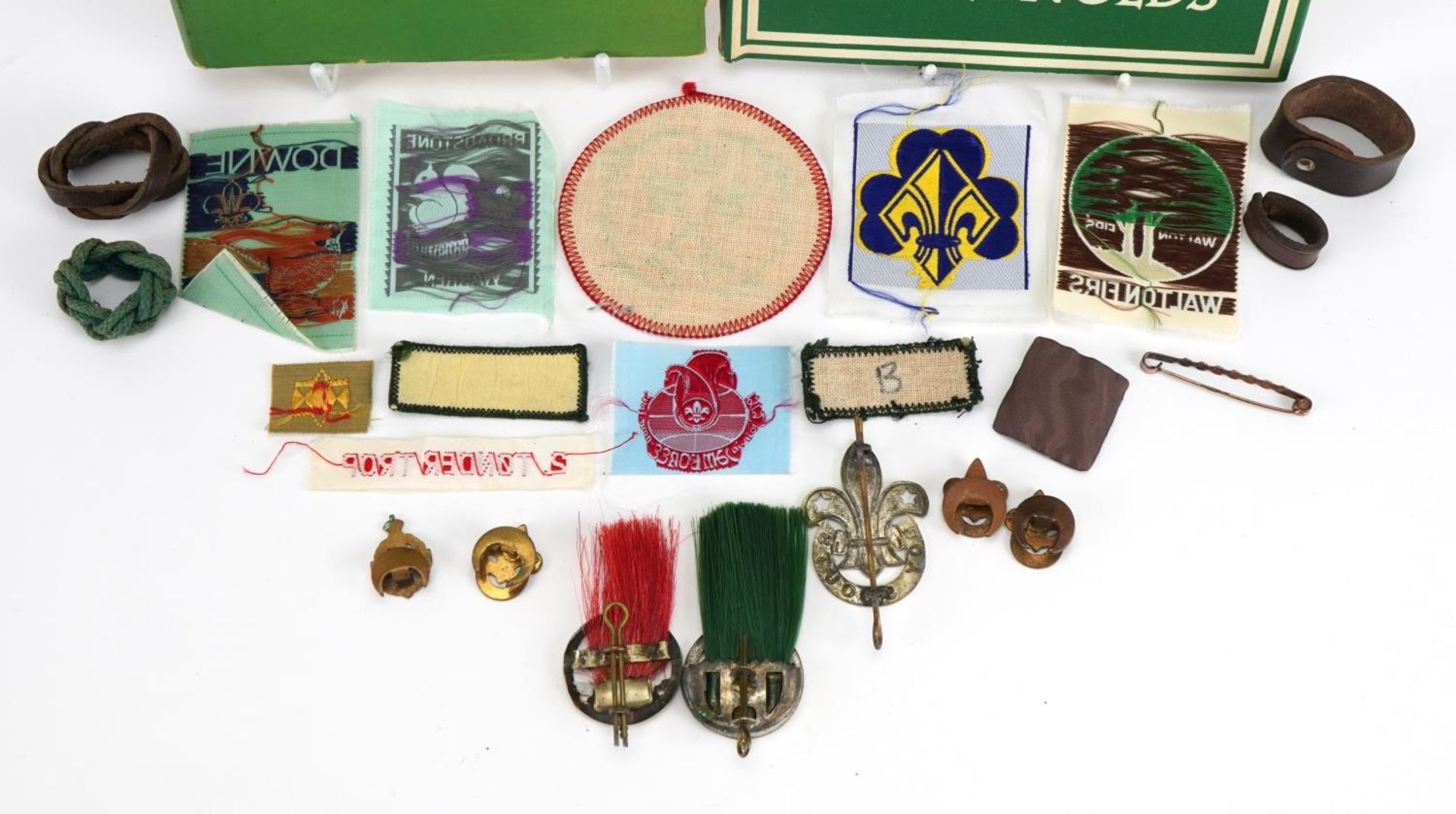 Scouting interest collectables including two hardback books and badges For further information on - Image 5 of 9