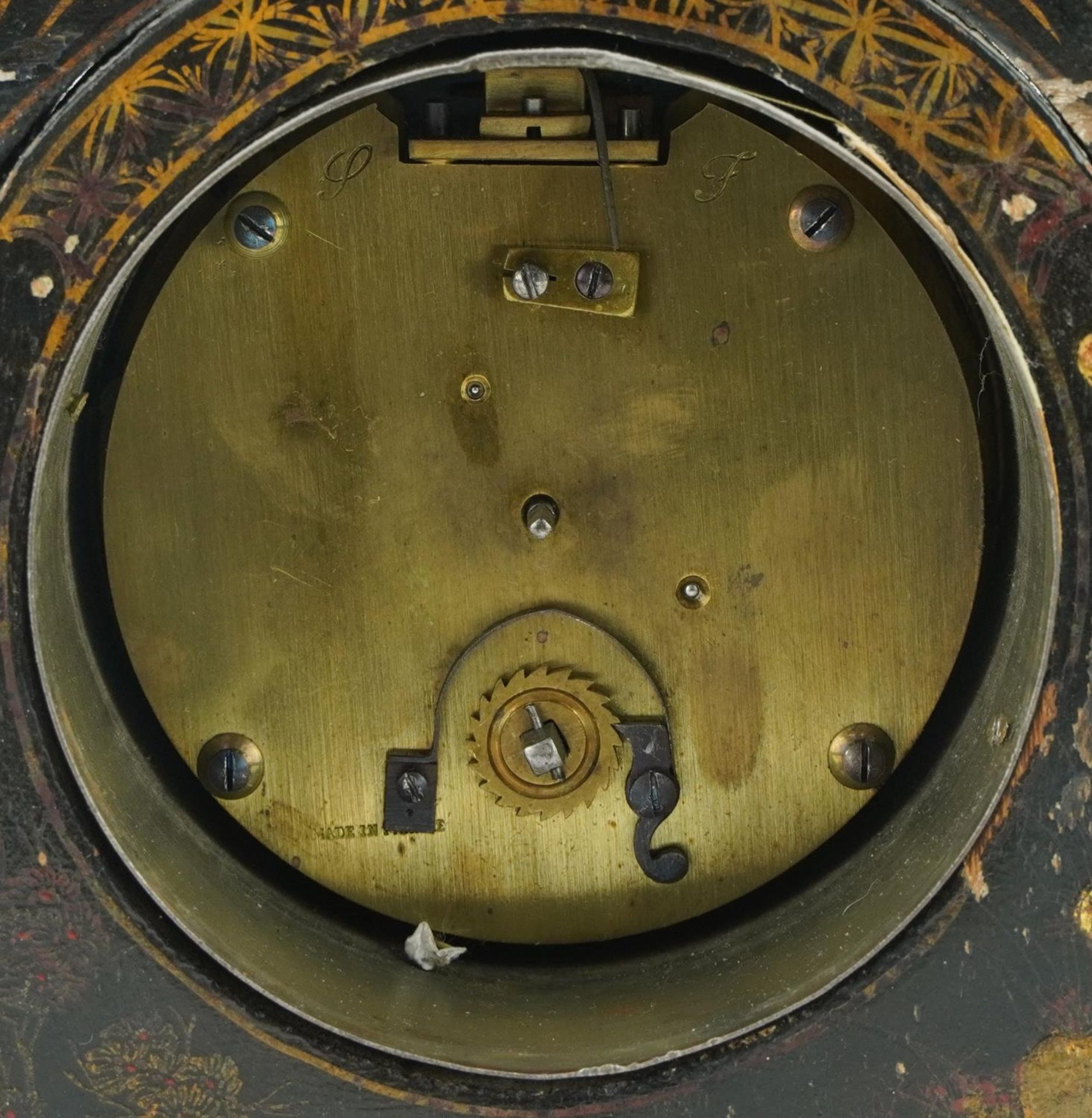 Early 20th century lacquered mantle clock decorated in the chinoiserie manner with birds, the - Bild 3 aus 4