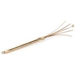 9ct gold propelling cocktail swizzle stick, 12cm in length when extended, 6.0g For further