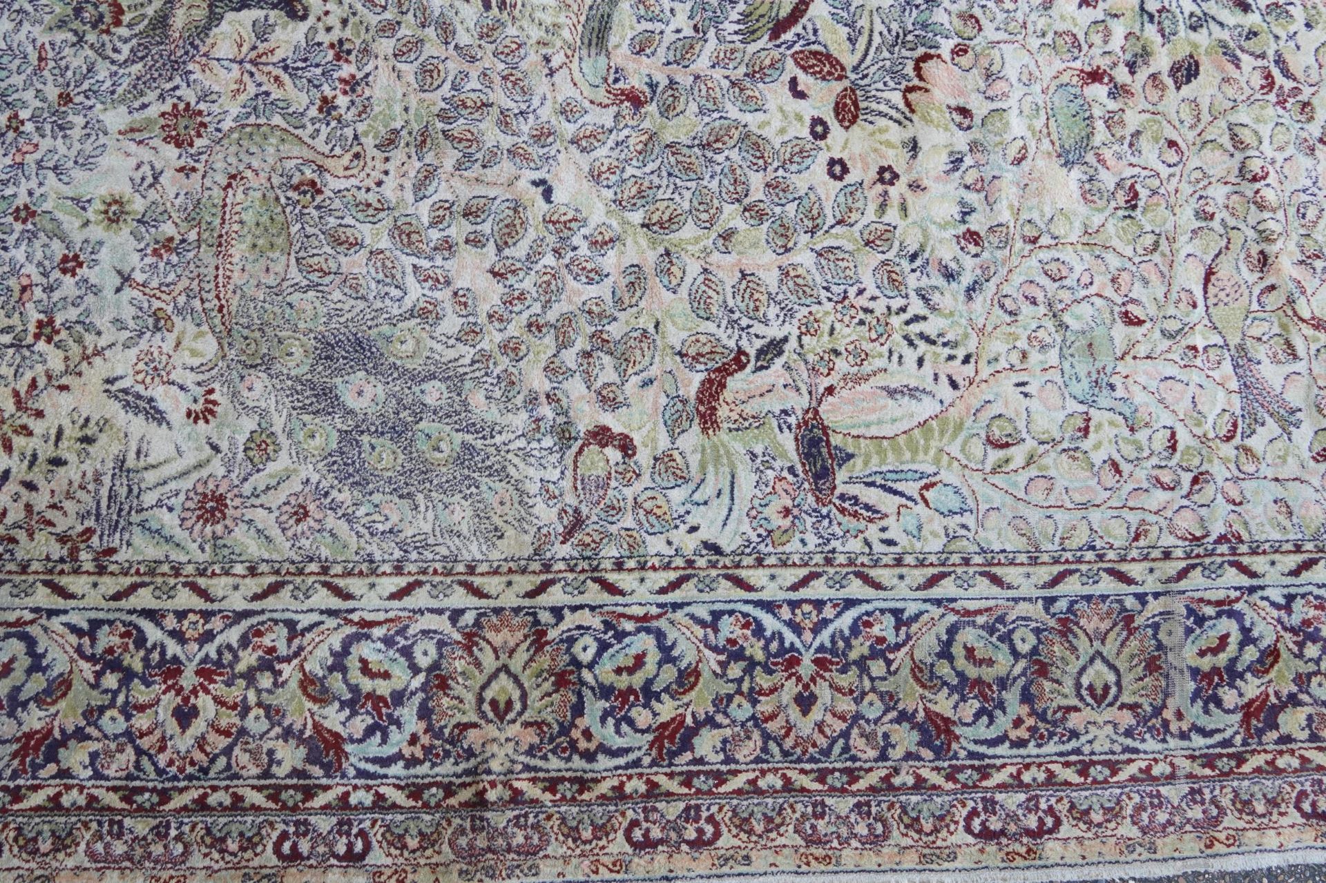 Rectangular Persian carpet, the central field decorated with birds of paradise amongst flowers - Bild 6 aus 8