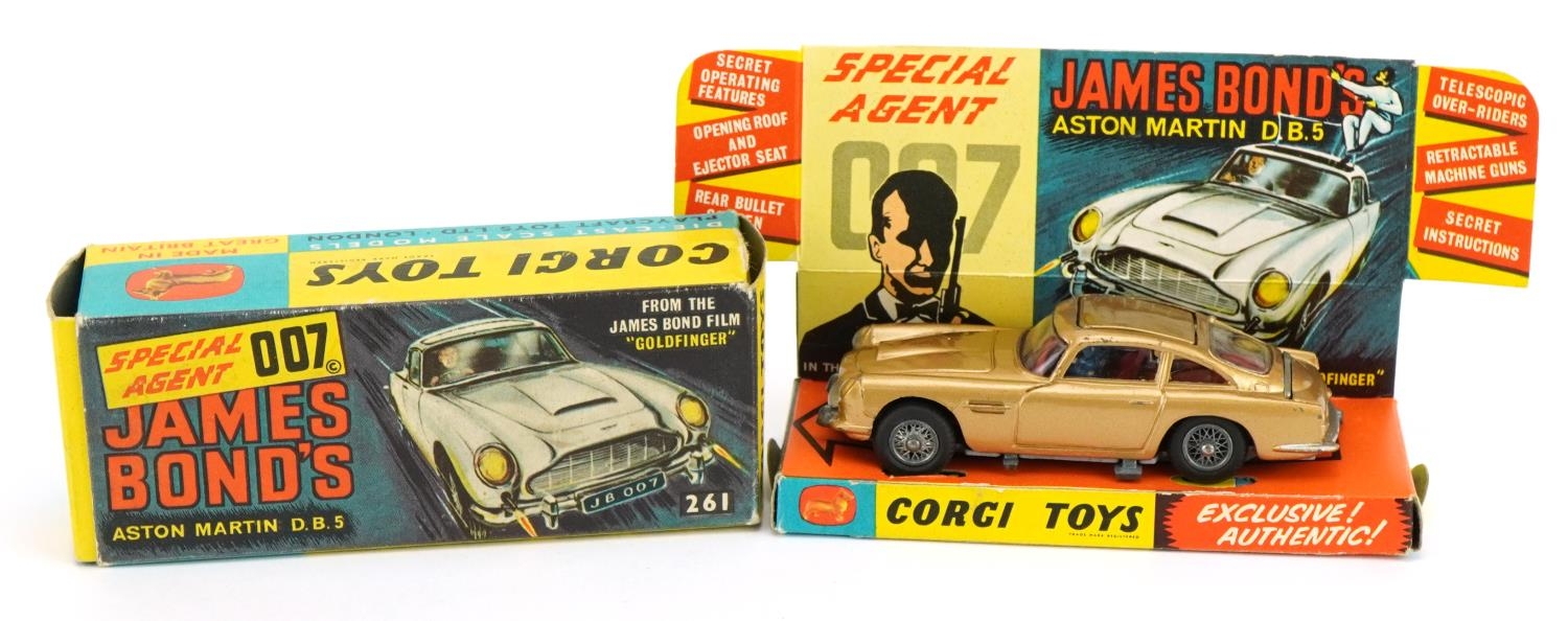 Vintage Corgi Toys diecast James Bond 007 Aston Martin DB5 261 with two figures, special