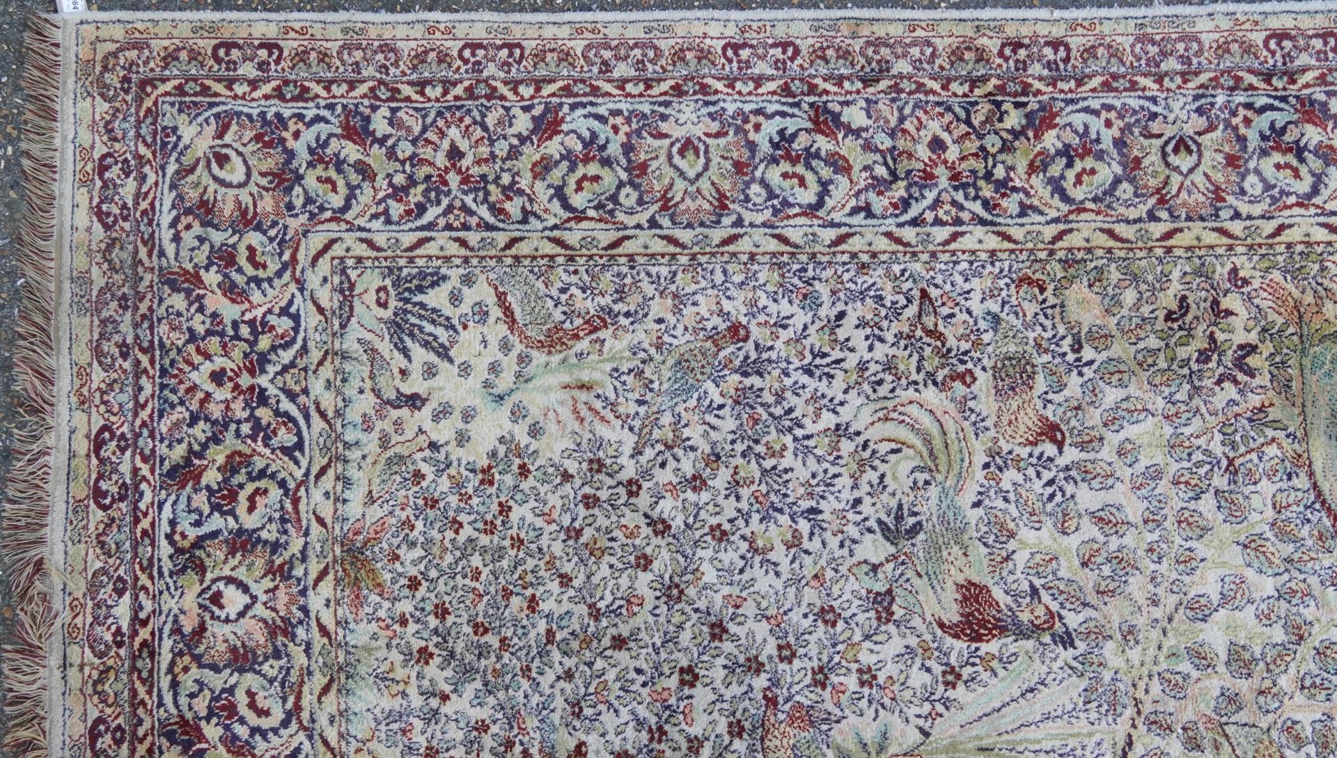 Rectangular Persian carpet, the central field decorated with birds of paradise amongst flowers - Bild 2 aus 8