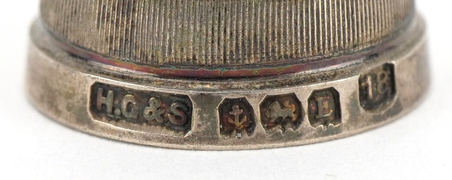 Silver Eastbourne thimble, Birmingham 1929, 2.0cm high, 3.8g For further information on this lot - Bild 3 aus 4