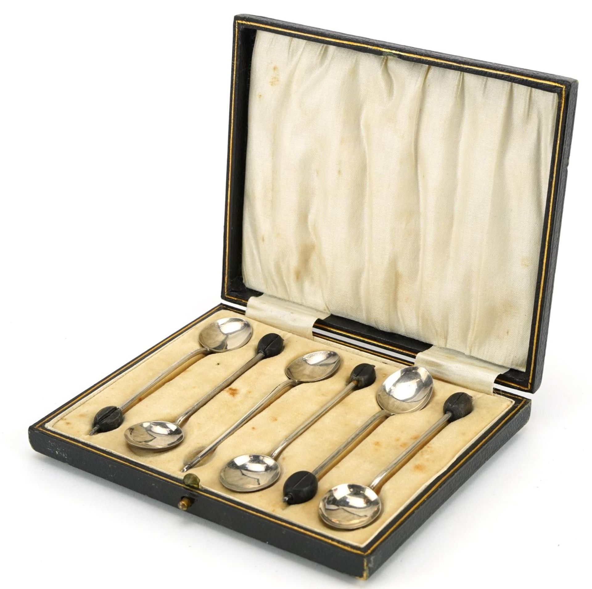Set of six silver coffee bean spoons with fitted case, Birmingham 1946, 10.5cm in length, 43.3g