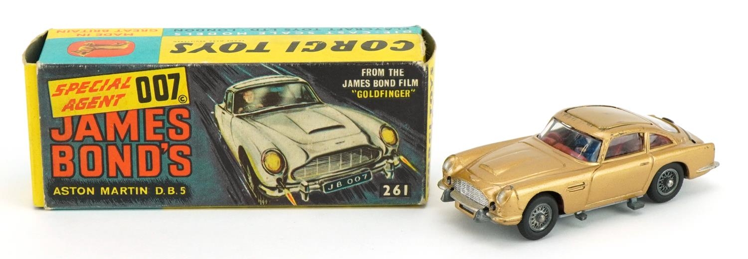 Vintage Corgi Toys diecast James Bond 007 Aston Martin DB5 261 with two figures, special - Image 2 of 6