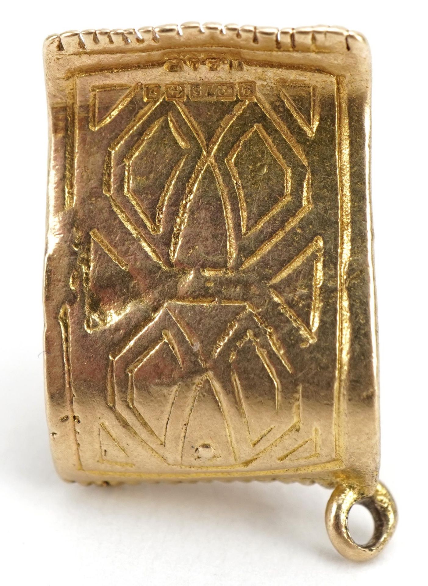 9ct gold flying carpet charm, 1.9cm wide, 3.8g : For further information on this lot please - Image 3 of 3