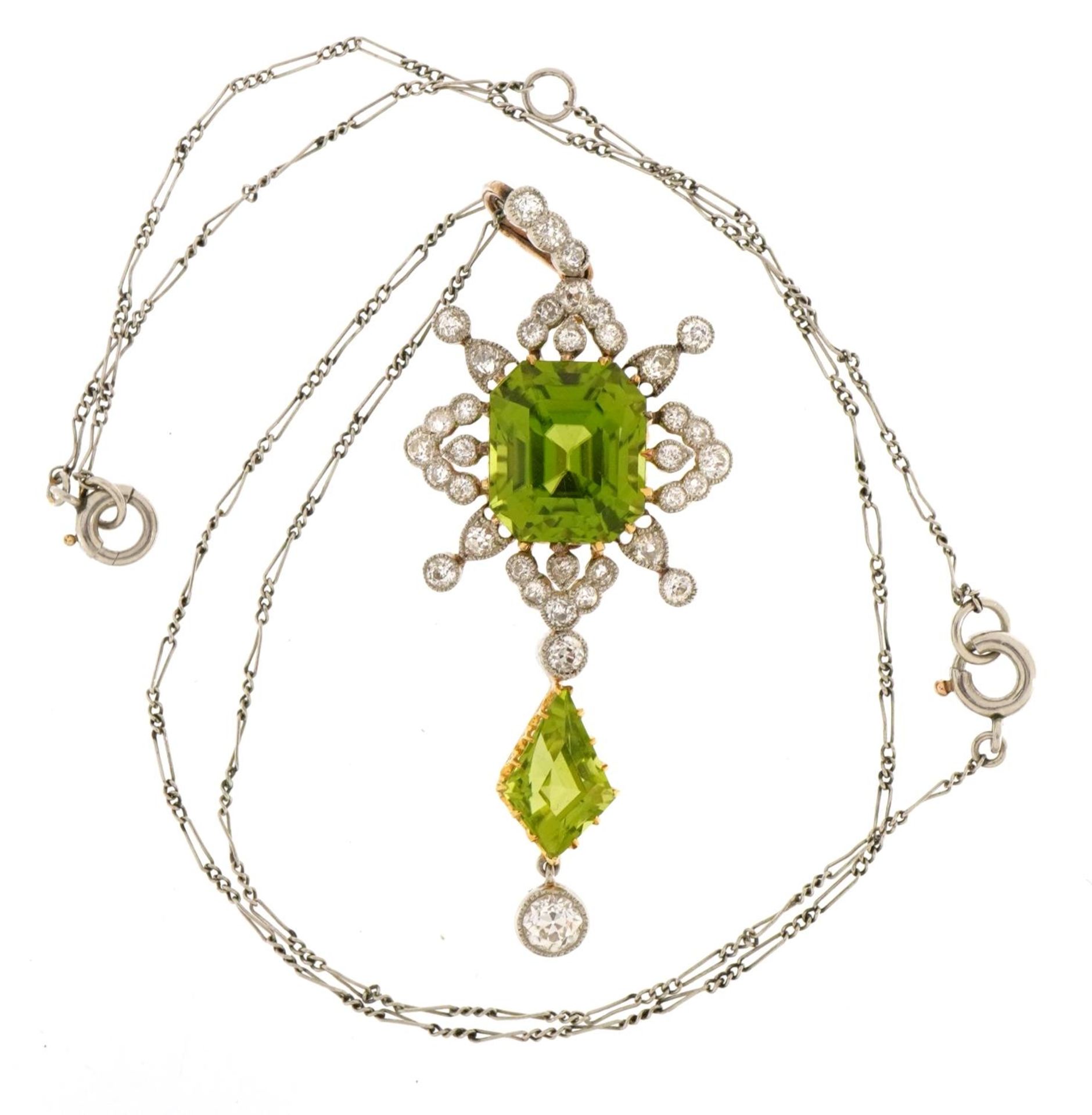 Antique unmarked gold green stone and diamond cluster drop pendant on white metal Figaro link - Bild 4 aus 7