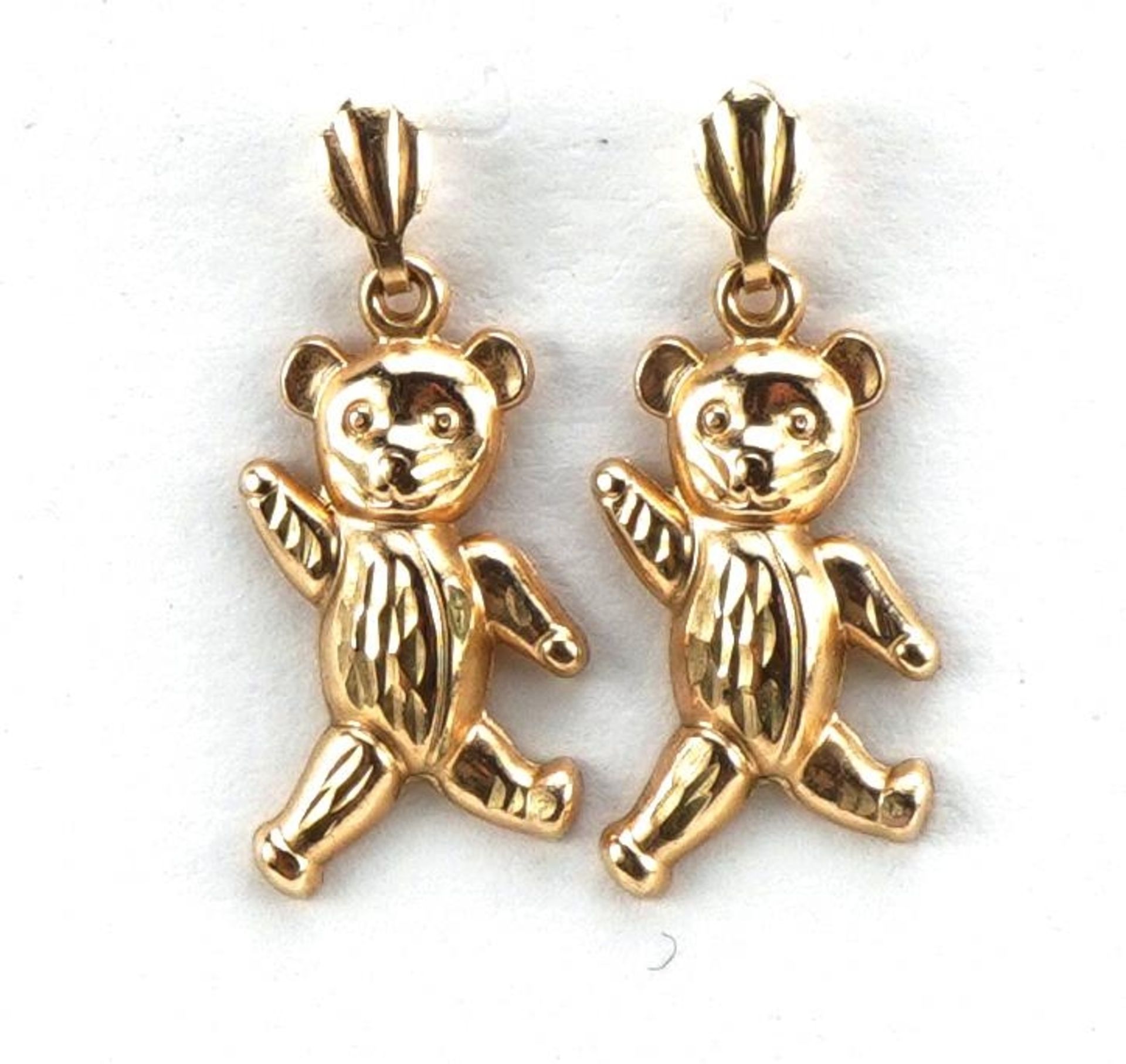 Pair of unmarked gold teddy bear drop earrings, the backs marked 9ct, 2.1cm high, 0.4g : For further - Bild 2 aus 4