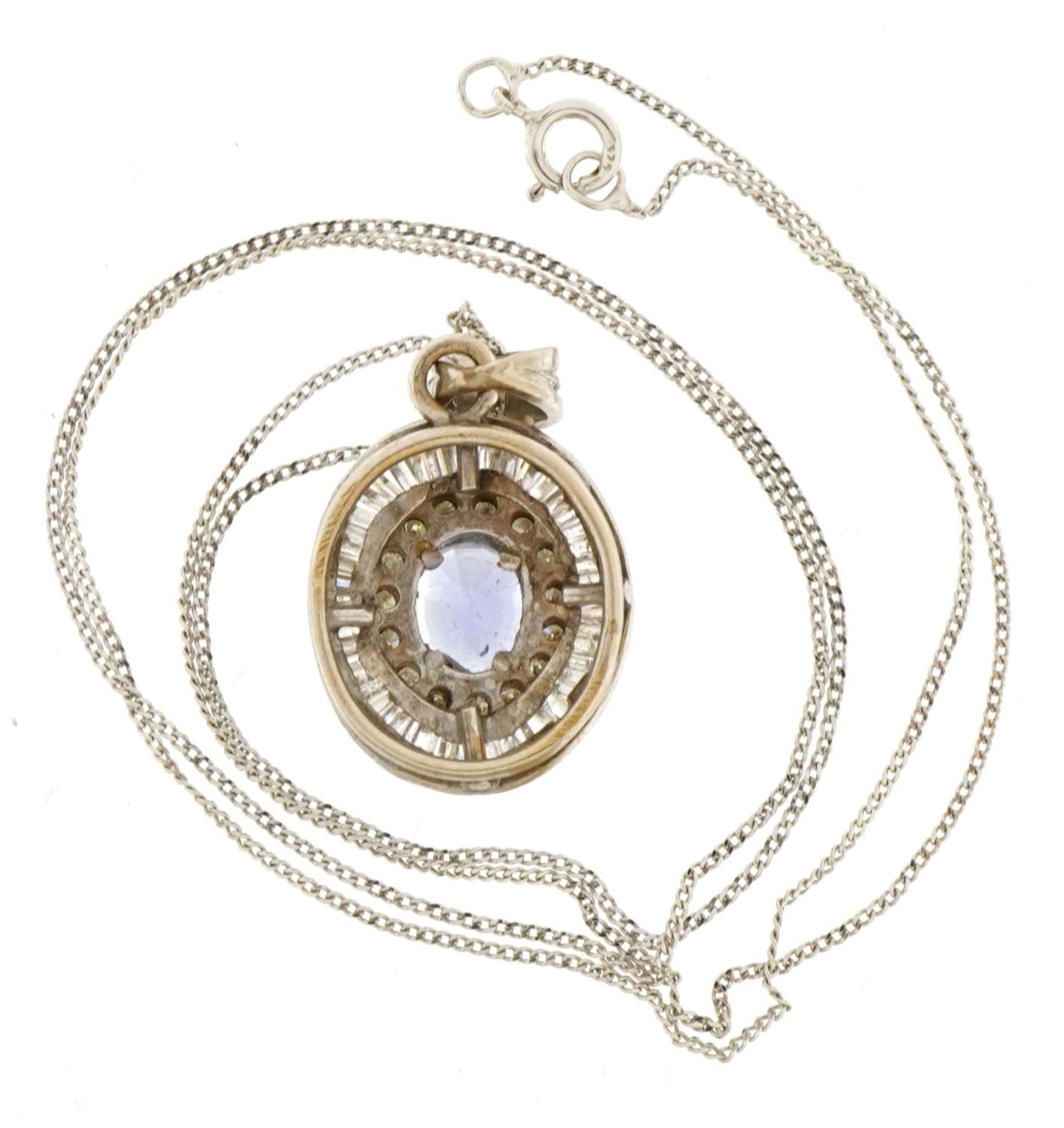 Unmarked white gold sapphire and diamond halo pendant with baguette cut diamonds on a 9ct white gold - Bild 3 aus 4