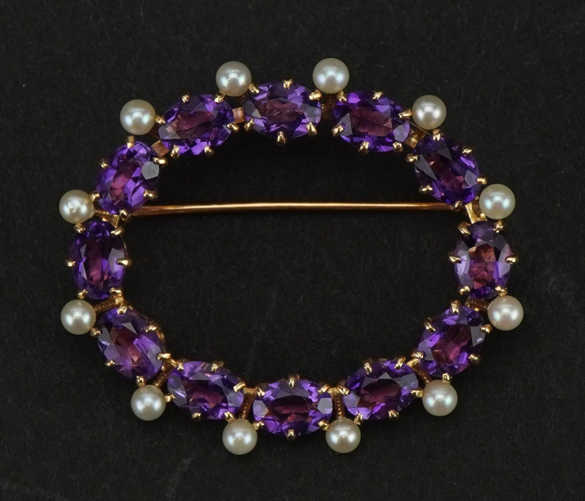 14k gold amethyst and seed pearl oval brooch, 4.0cm wide, 8.1g : For further information on this lot