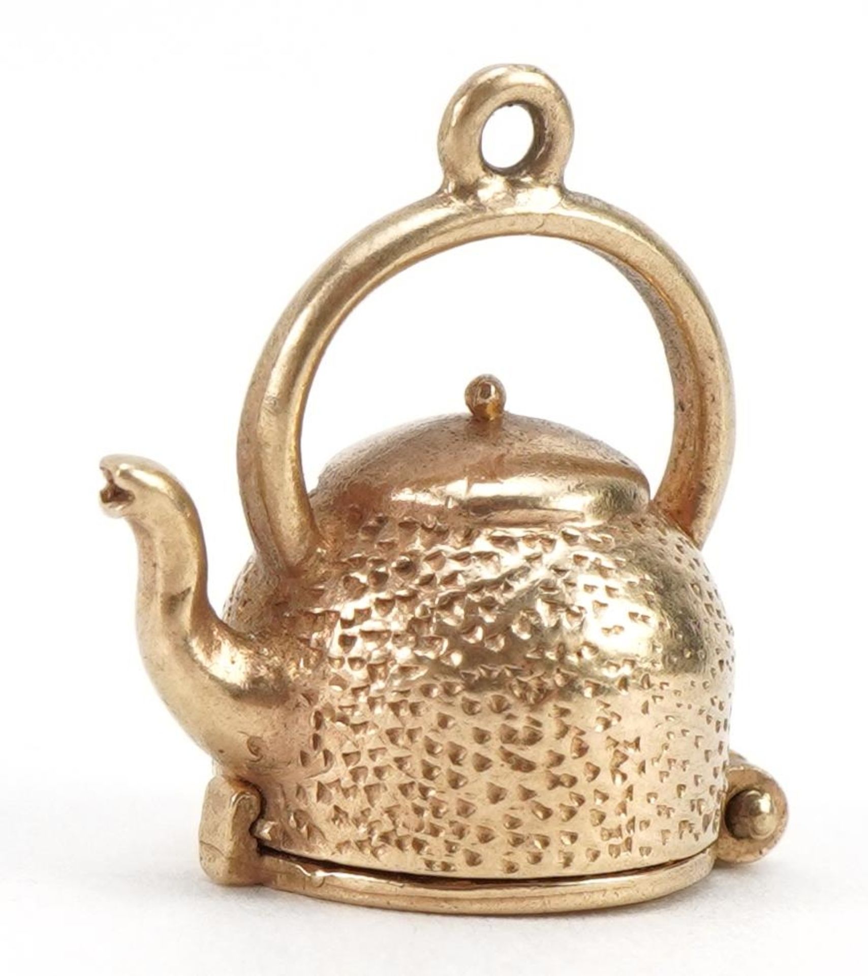 9ct gold kettle charm opening to reveal three fish, 1.8cm high, 3.8g : For further information on