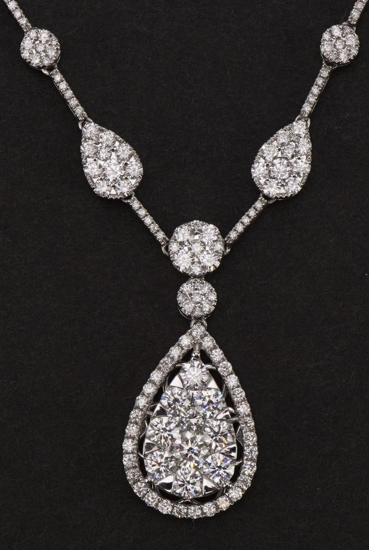18ct white gold graduating Riviere diamond collar necklace with teardrop cluster set with three - Image 2 of 17