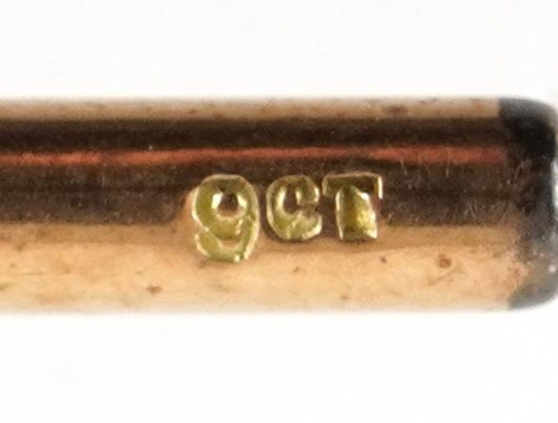 9ct gold T bar, 3.5cm wide, 1.6g : For further information on this lot please contact the - Bild 3 aus 3