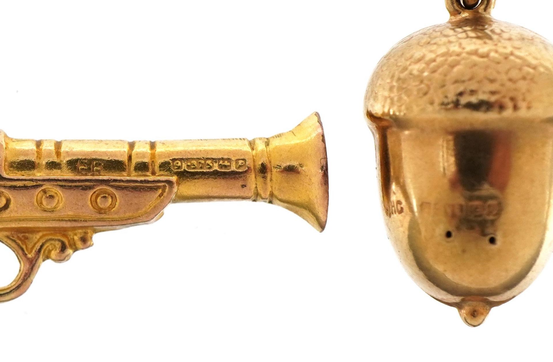 Two 9ct gold charms comprising acorn and pistol, the largest 2.6cm wide, total 1.7g : For further - Bild 3 aus 3