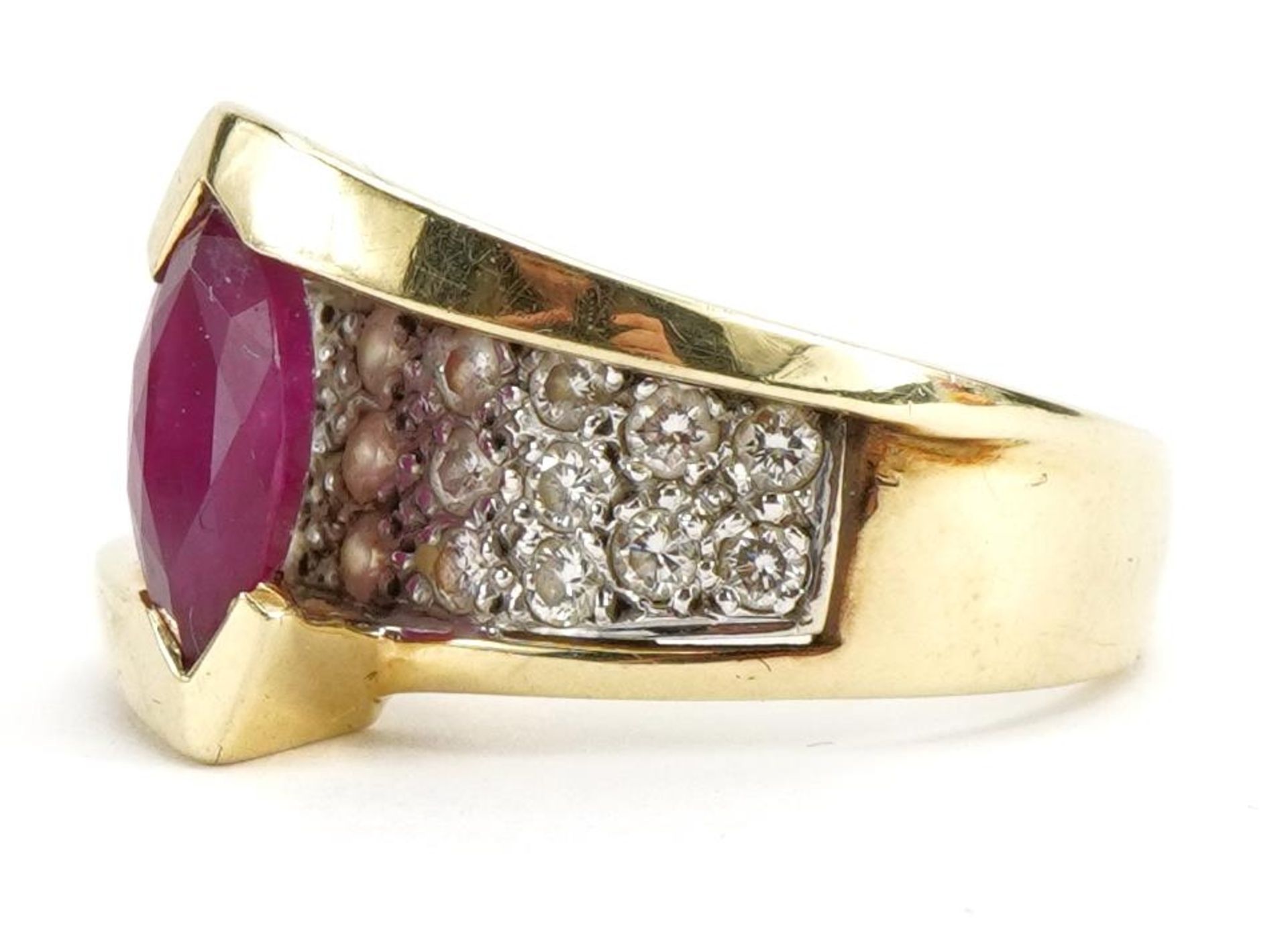14k gold ruby and diamond two tier ring, the ruby approximately 9.2mm x 5.0mm, size M, 6.5g : For - Bild 2 aus 5