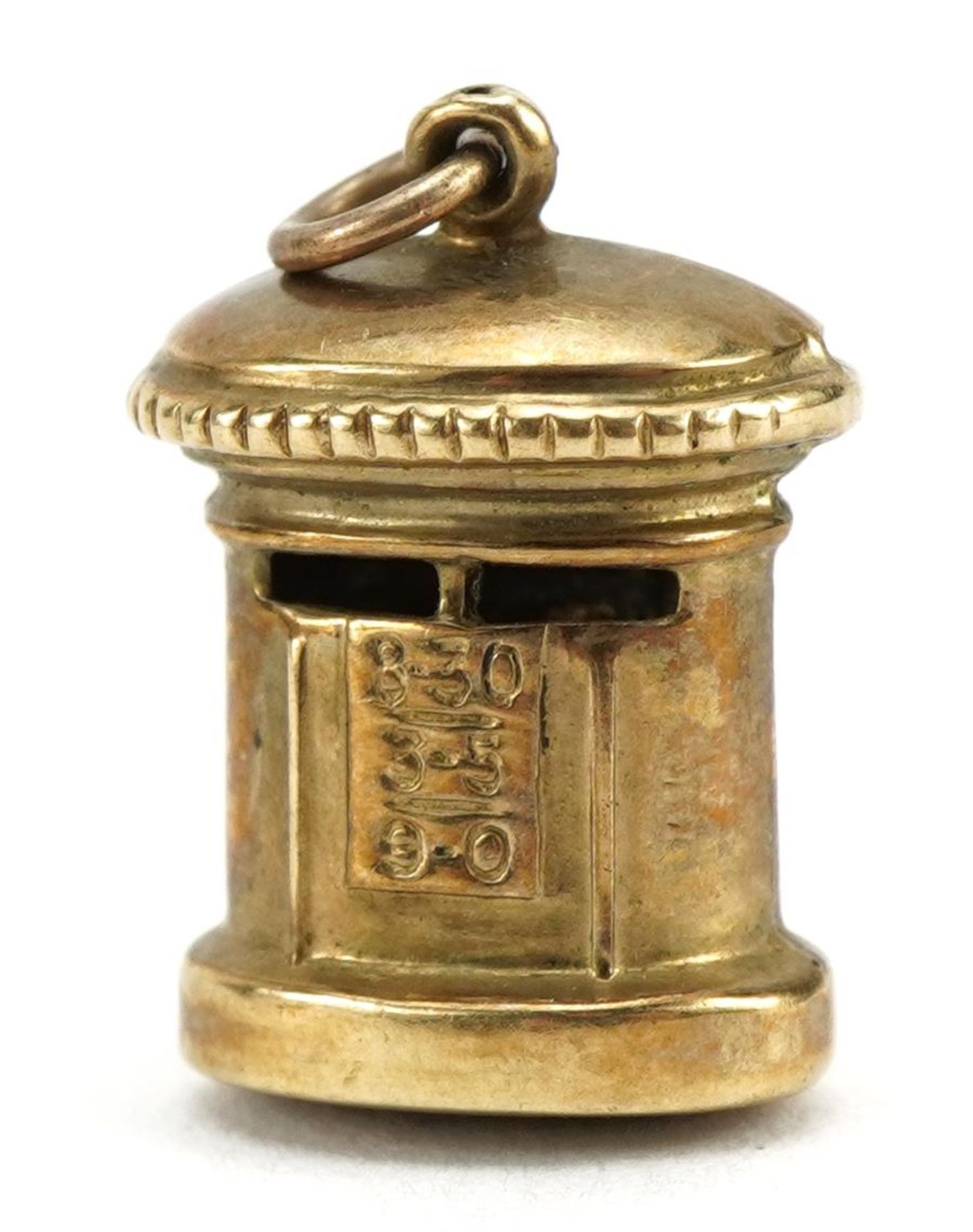 9ct gold postbox charm, 1.6cm high, 0.8g : For further information on this lot please contact the