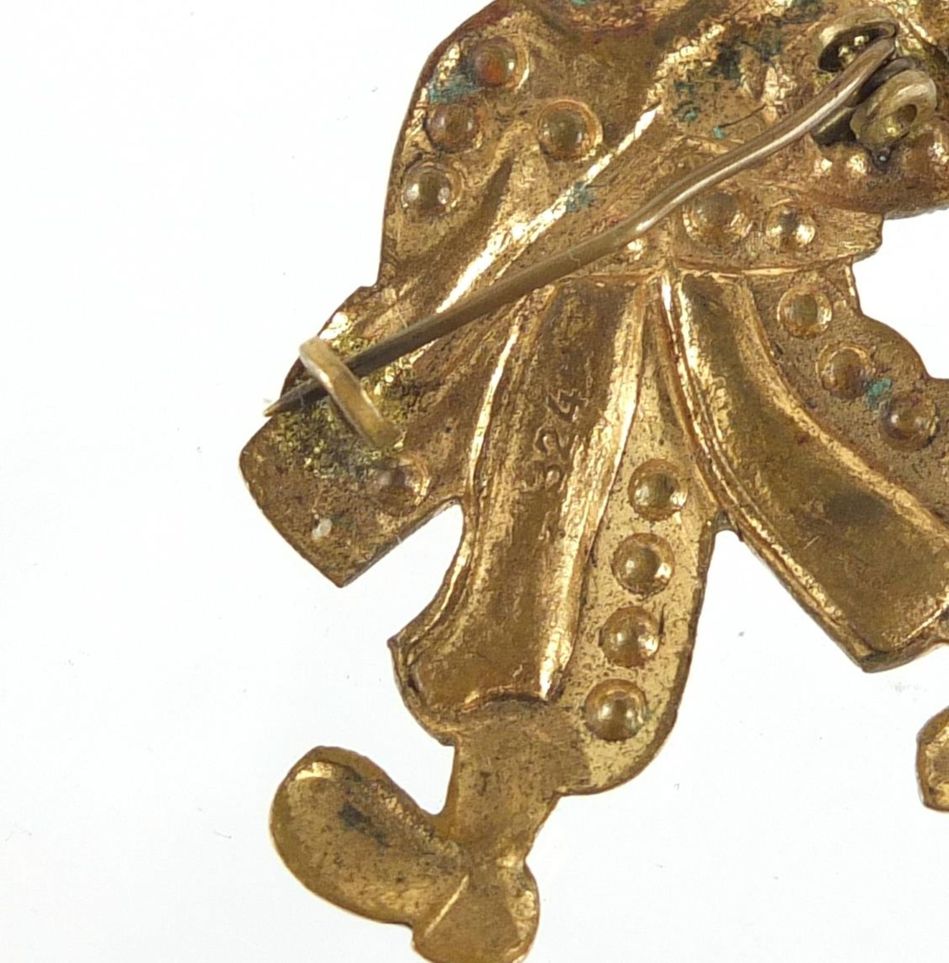 Vintage brooch in the form of a Pearly boy with golf clubs, 4cm in length : For further - Image 3 of 3
