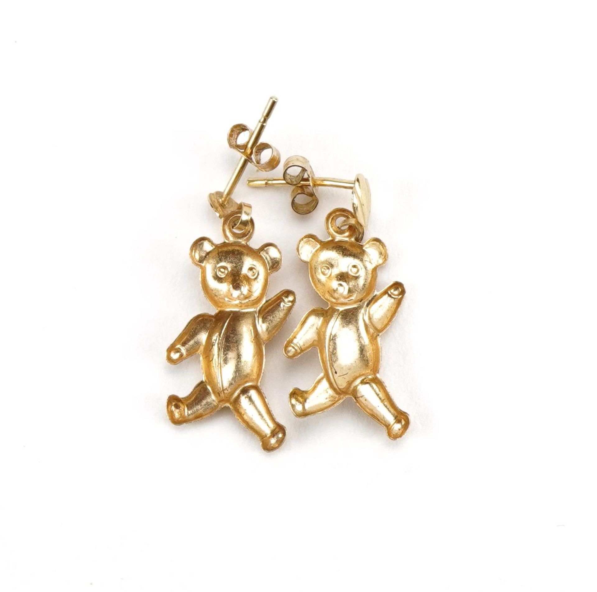 Pair of unmarked gold teddy bear drop earrings, the backs marked 9ct, 2.1cm high, 0.4g : For further - Bild 4 aus 4