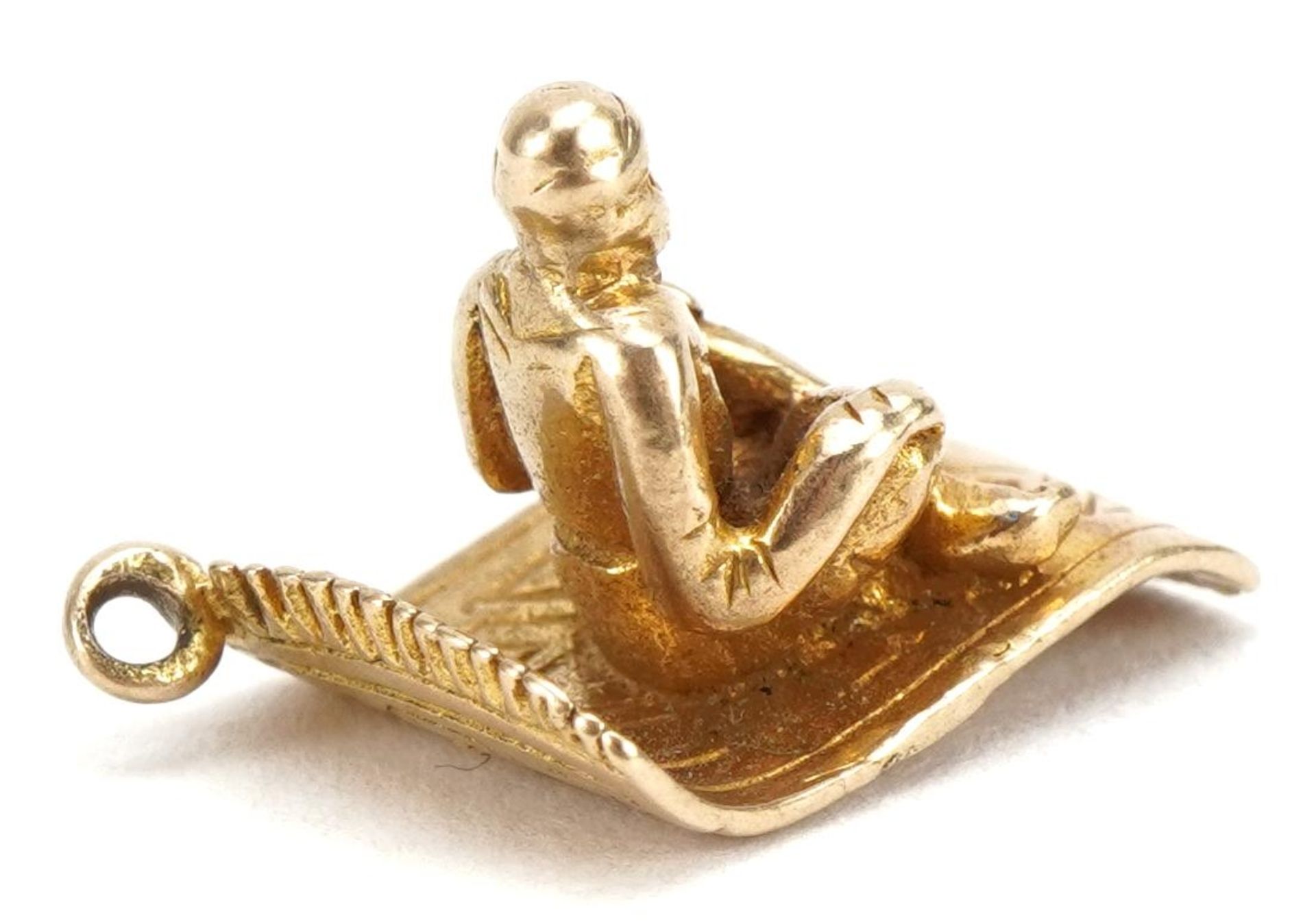 9ct gold flying carpet charm, 1.9cm wide, 3.8g : For further information on this lot please - Image 2 of 3