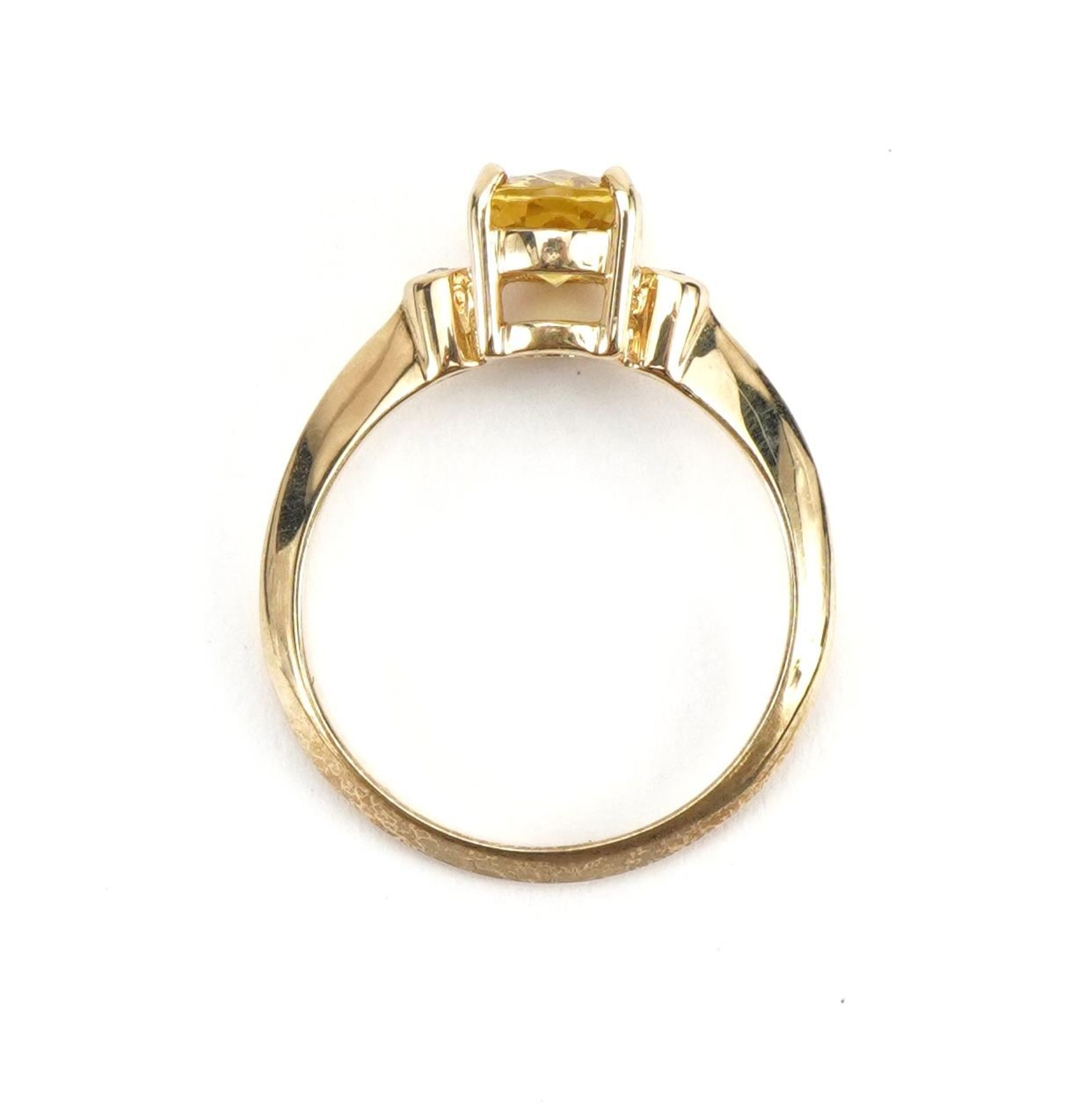 9ct gold citrine solitaire ring with diamond set shoulders, the citrine approximately 8.0mm x 6.1mm, - Bild 3 aus 4