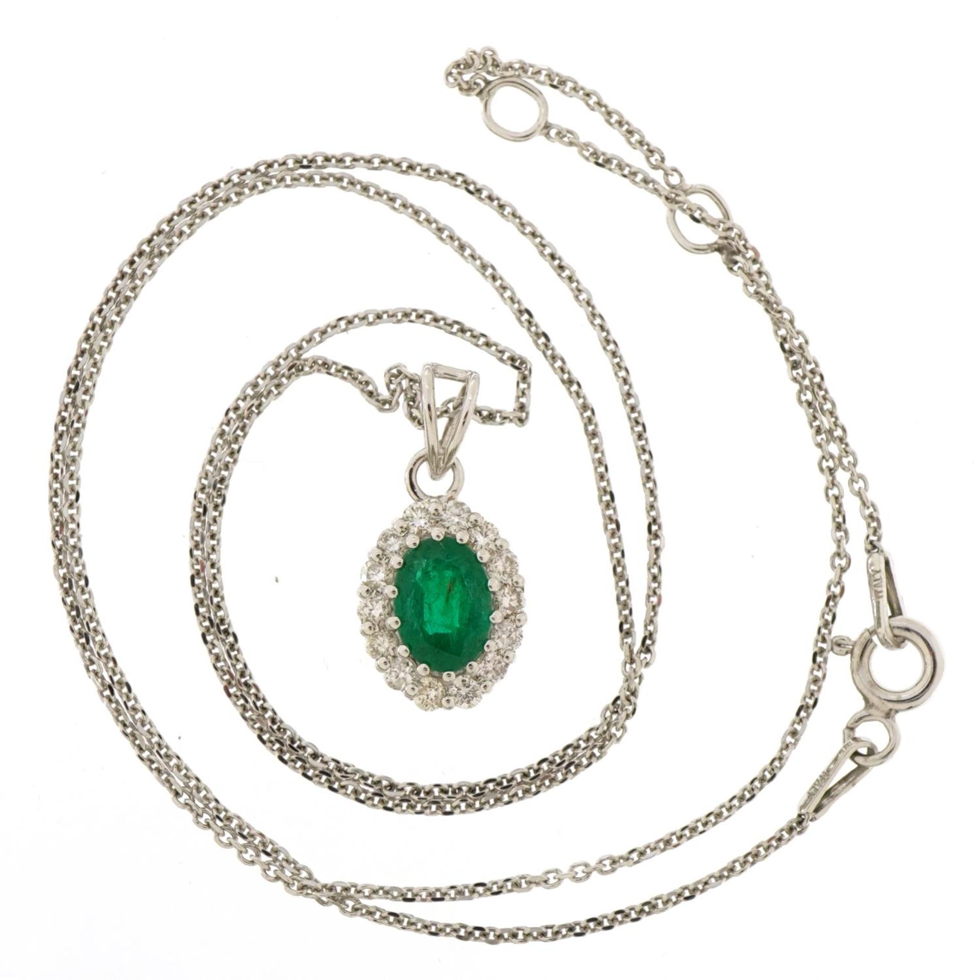 18ct white gold emerald and diamond cluster pendant on silver Belcher link necklace, total emerald - Bild 2 aus 5