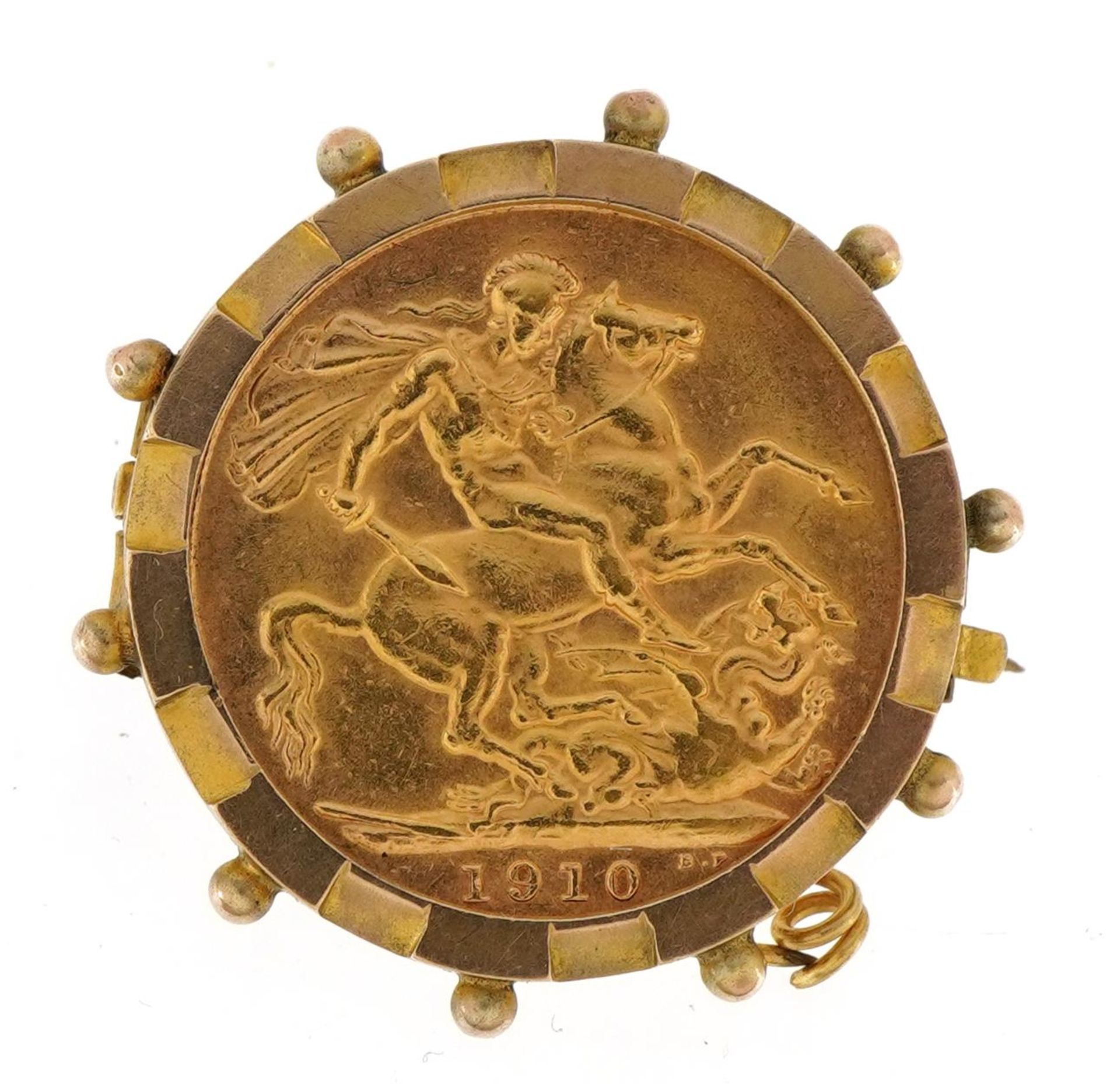 Edward VII 1910 gold sovereign housed in a 9ct gold brooch mount with safety chain, 2.7cm in