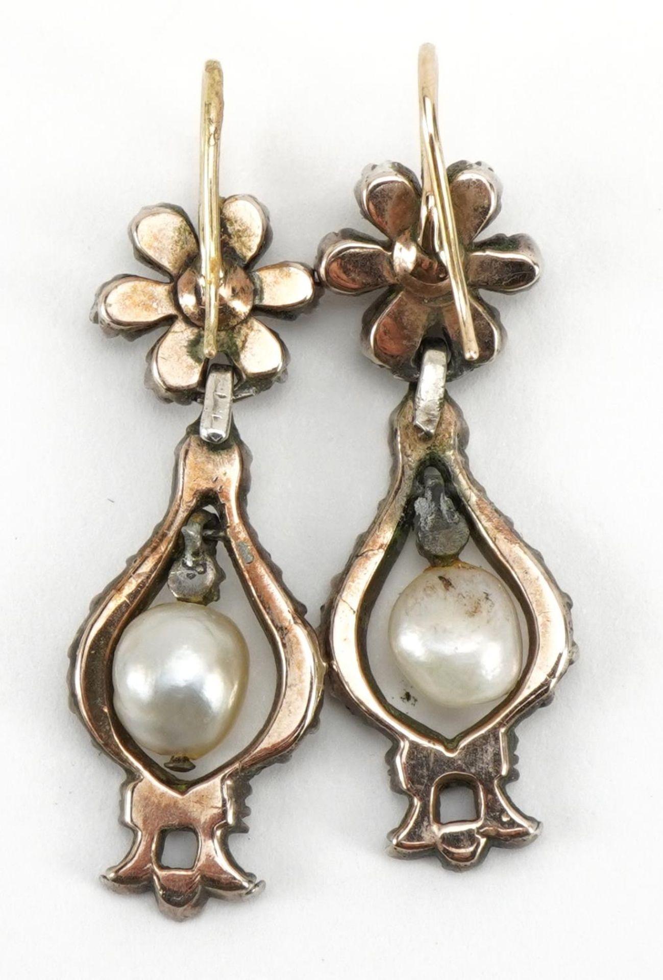 Pair of Victorian unmarked gold diamond and Baroque pearl flower head drop earrings, tests as 15ct - Bild 2 aus 4
