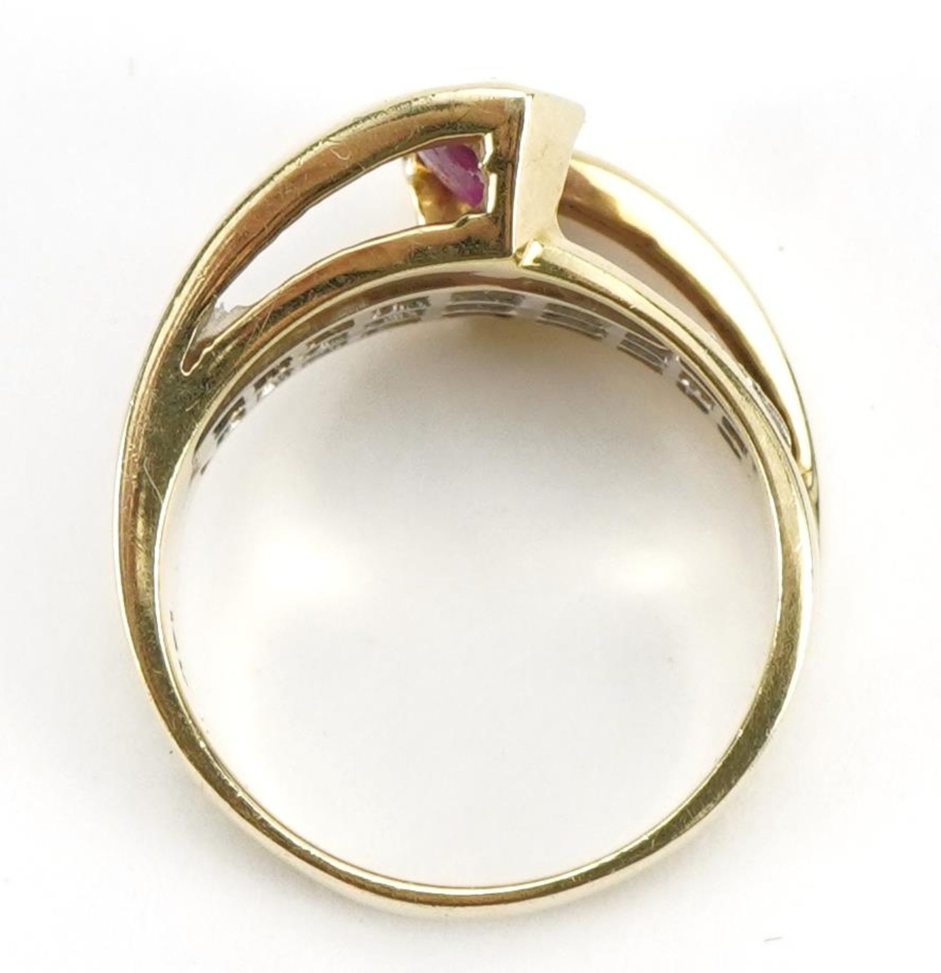 14k gold ruby and diamond two tier ring, the ruby approximately 9.2mm x 5.0mm, size M, 6.5g : For - Bild 4 aus 5