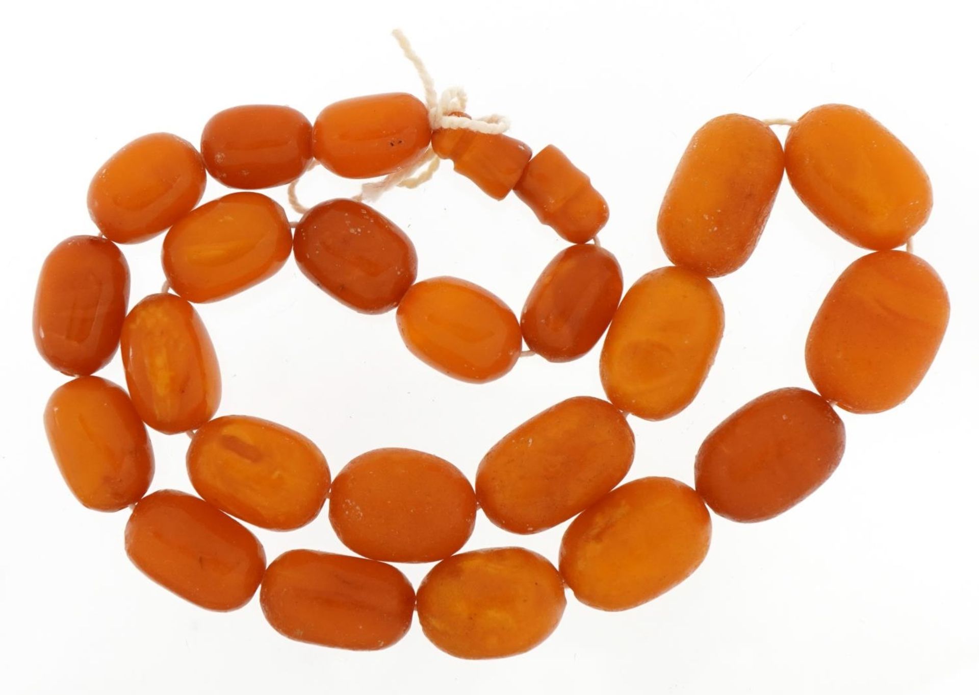 Butterscotch amber coloured graduated bead necklace, the largest bead 2.1cm in length, 42cm in - Image 2 of 2