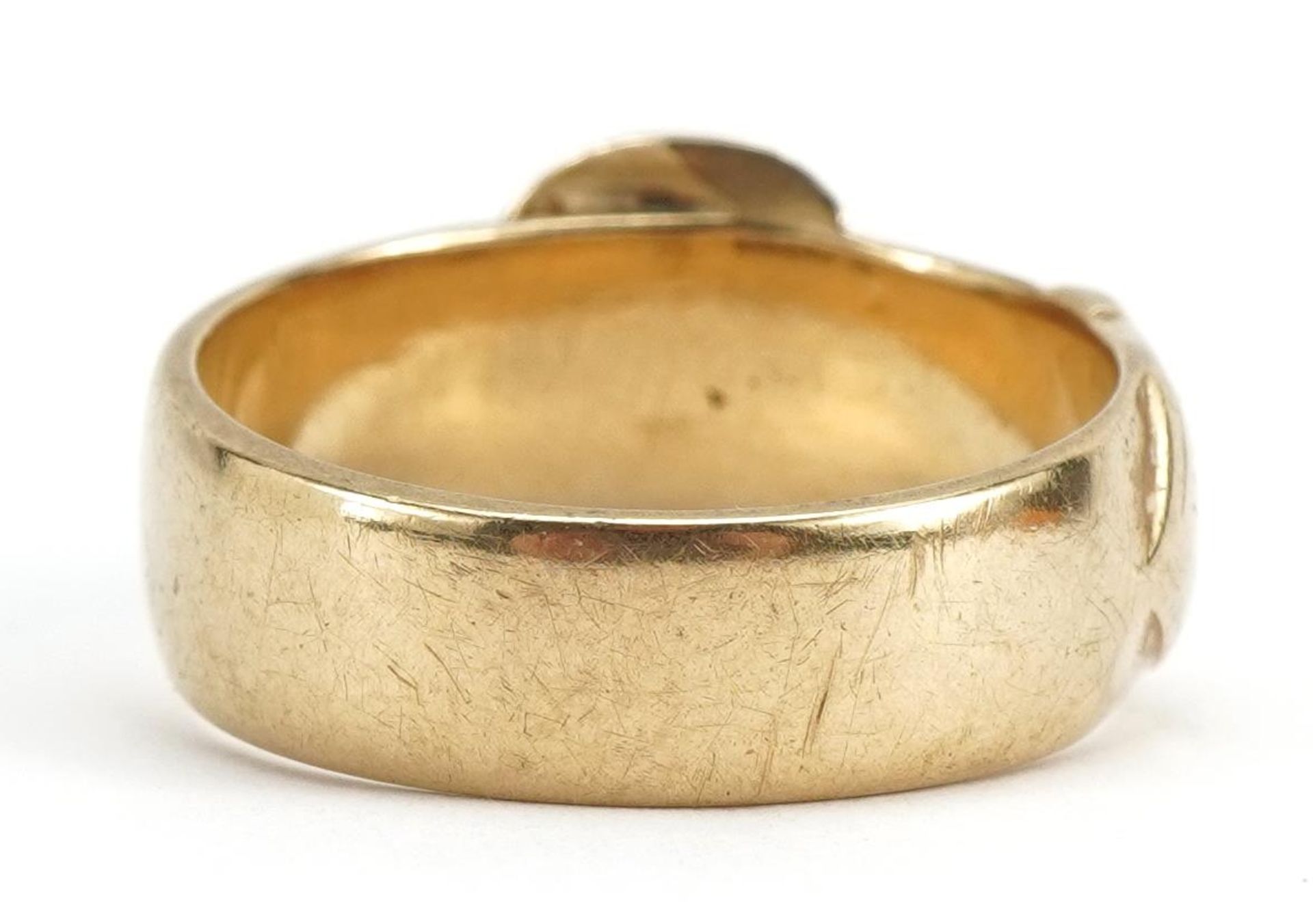 9ct gold buckle ring with engraved decoration, size R, 6.3g : For further information on this lot - Bild 2 aus 4