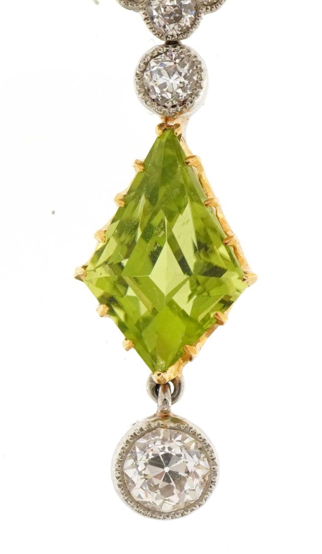 Antique unmarked gold green stone and diamond cluster drop pendant on white metal Figaro link - Bild 3 aus 7