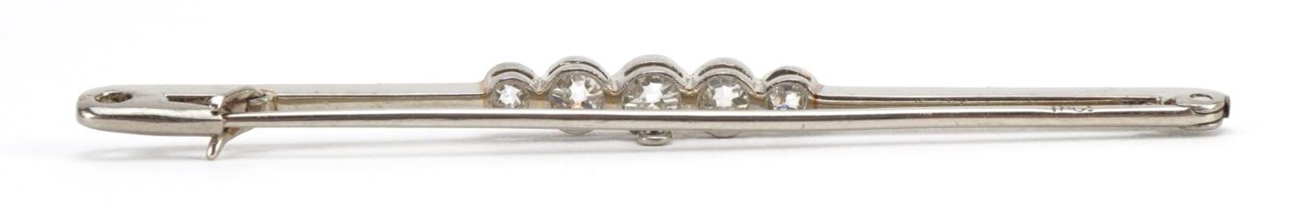 18ct white gold and platinum diamond five stone bar brooch housed in a Mappin & Webb tooled - Bild 2 aus 4