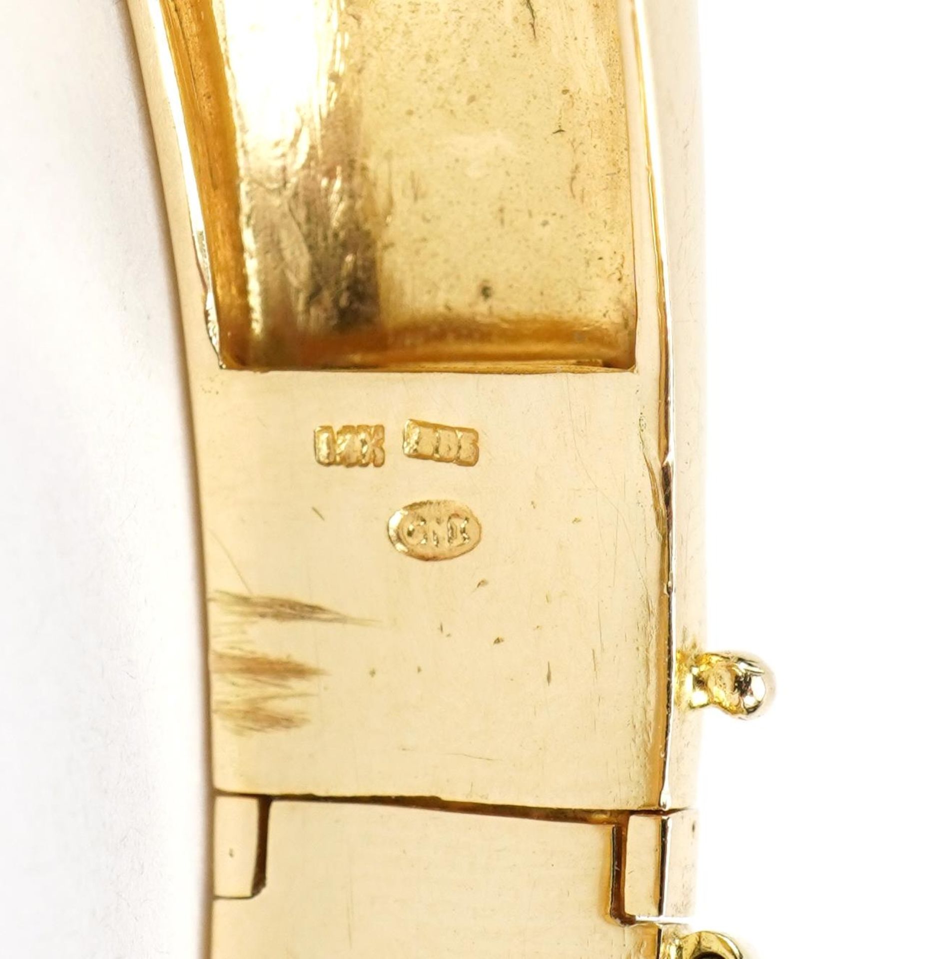14k gold hinged bangle set with diamonds, 6.6cm wide, 23.7g : For further information on this lot - Bild 3 aus 3