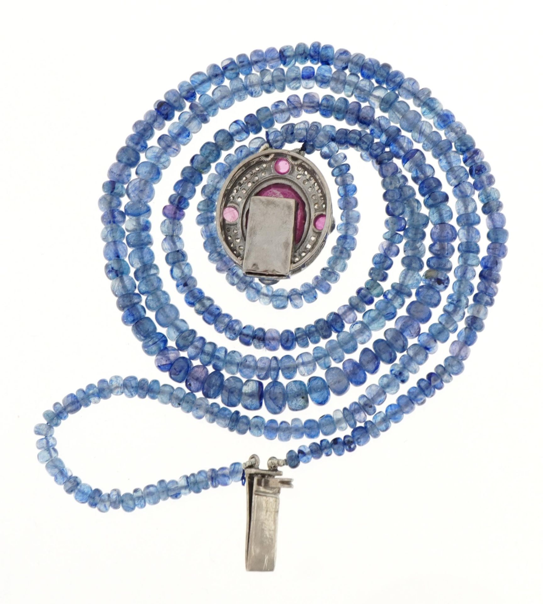 Blue sapphire two line bead necklace with a white metal clasp set with rubies and diamonds, 44cm - Bild 3 aus 4