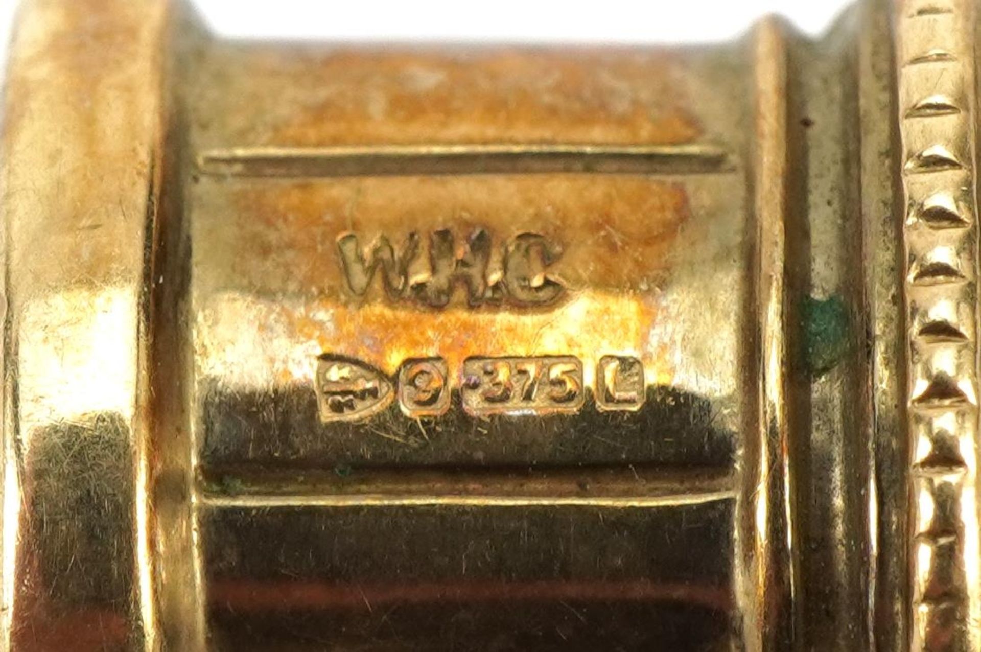 9ct gold postbox charm, 1.6cm high, 0.8g : For further information on this lot please contact the - Bild 3 aus 3