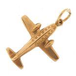 9ct gold aeroplane charm, 2.1cm wide, 0.6g : For further information on this lot please contact