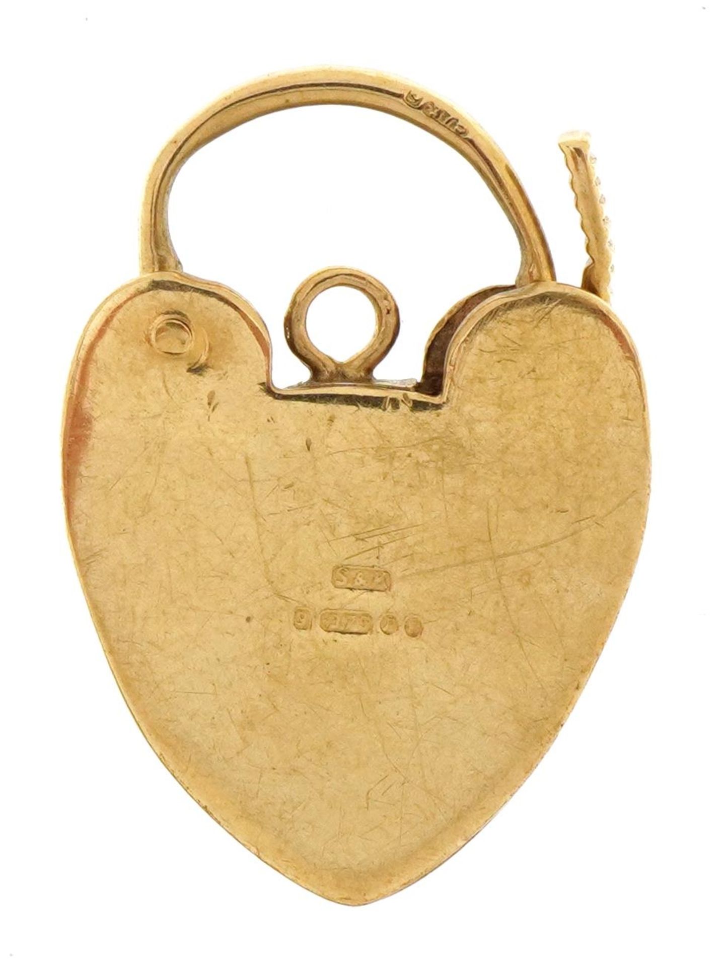 Large 9ct gold love heart padlock with engraved decoration, 2.4cm high, 3.2g : For further - Bild 2 aus 3