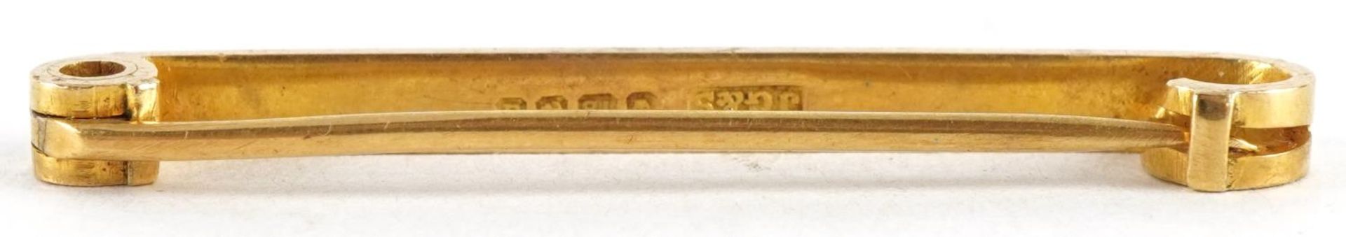 Art Deco 18ct gold bar brooch, 3.7cm wide, 2.7g : For further information on this lot please contact - Bild 2 aus 3