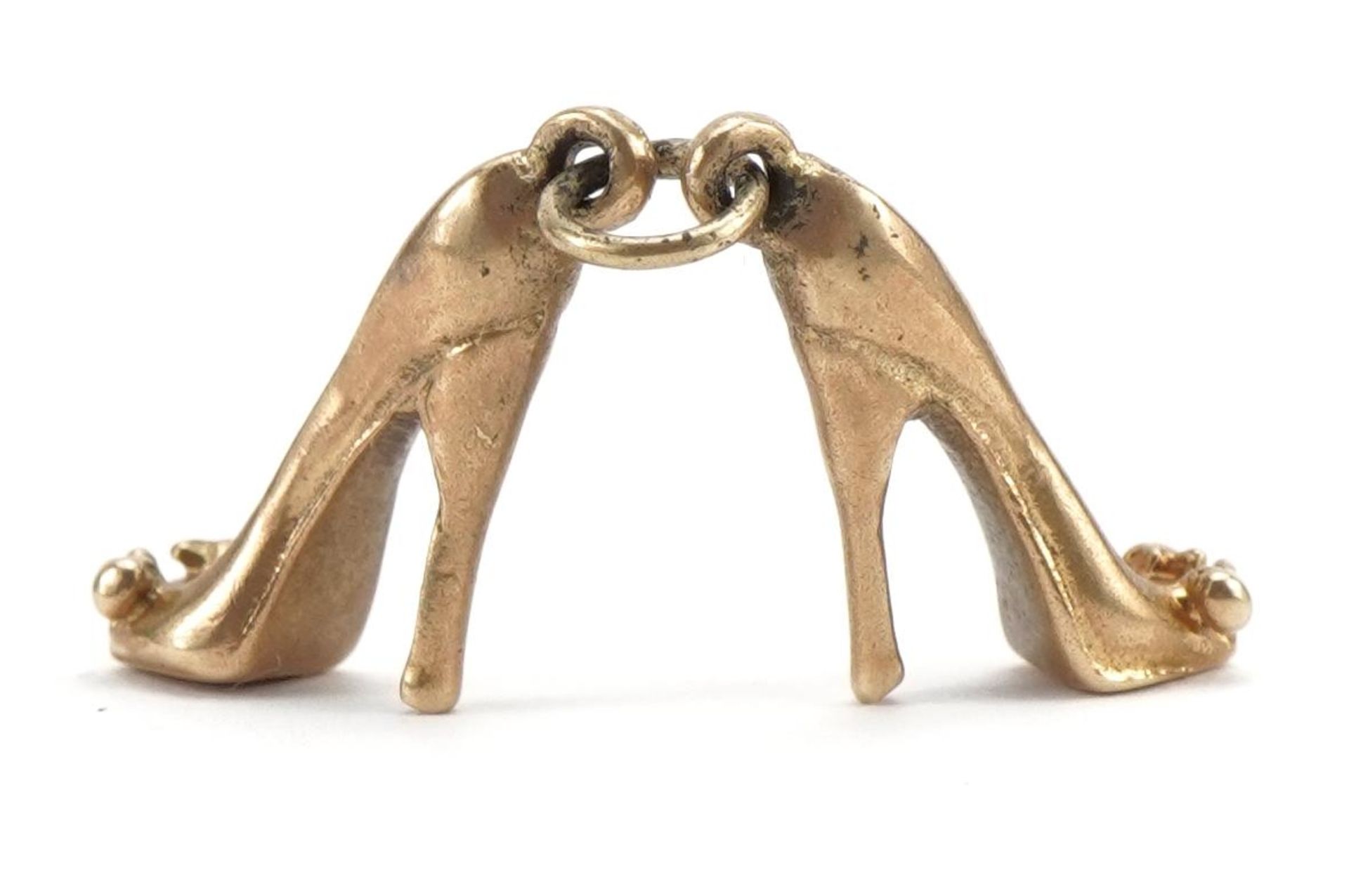 9ct gold pair of high heel shoes charm, 1.4cm high, 2.2g : For further information on this lot - Bild 3 aus 4