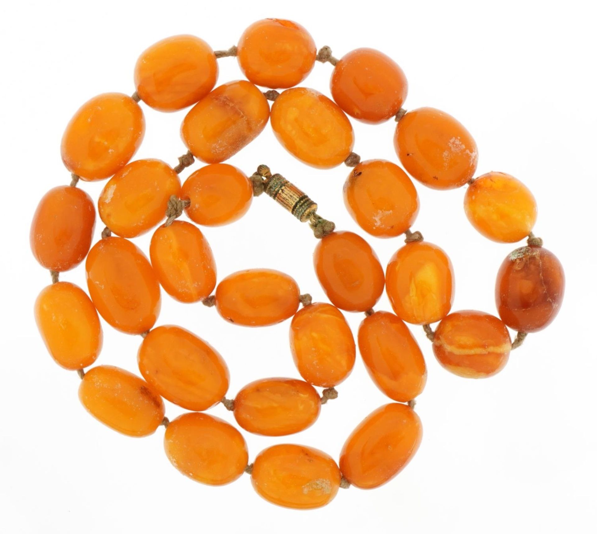 Butterscotch amber coloured graduated bead necklace, the largest bead 1.7cm in length, 54cm in - Bild 2 aus 2