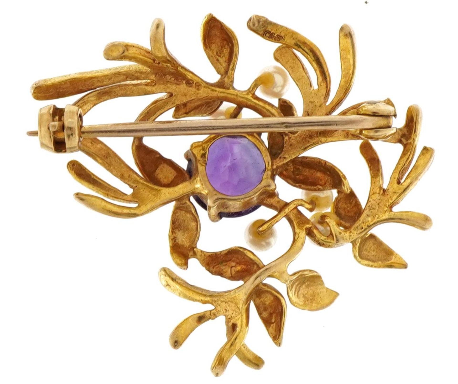 9ct gold amethyst and pearl leaf brooch, 3.2cm wide, 4.9g : For further information on this lot - Bild 2 aus 3