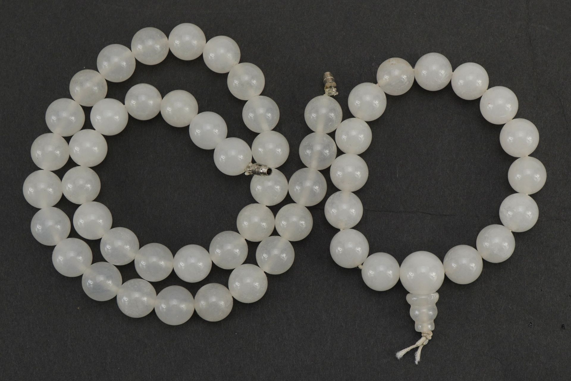 Chinese white jade bead necklace and bracelet, the necklace 44cm in length, total 134.0g : For - Image 2 of 2