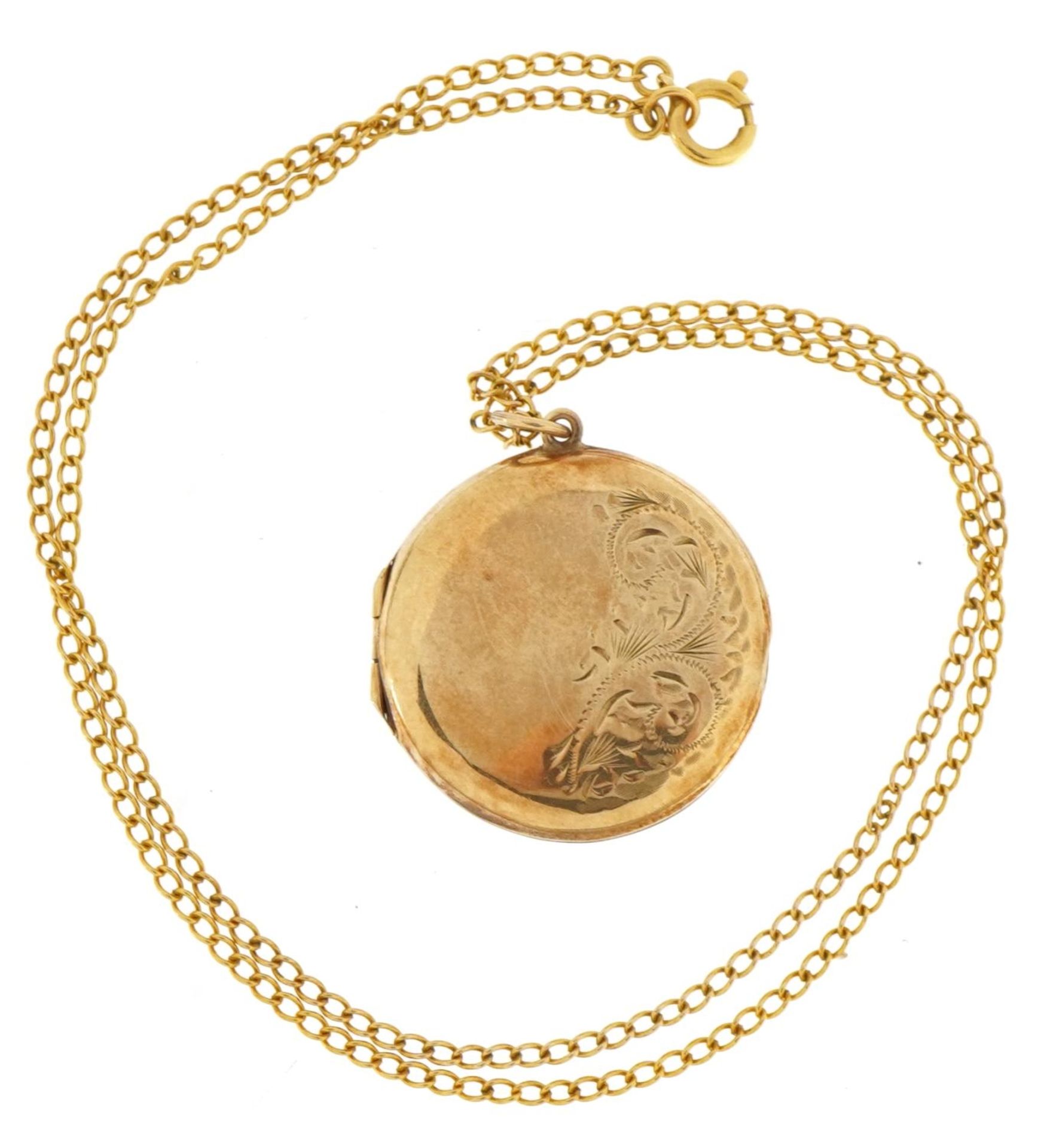 Circular 9ct gold locket with engraved decoration on a 9ct gold curb link necklace, 3.2cm high and - Bild 4 aus 6