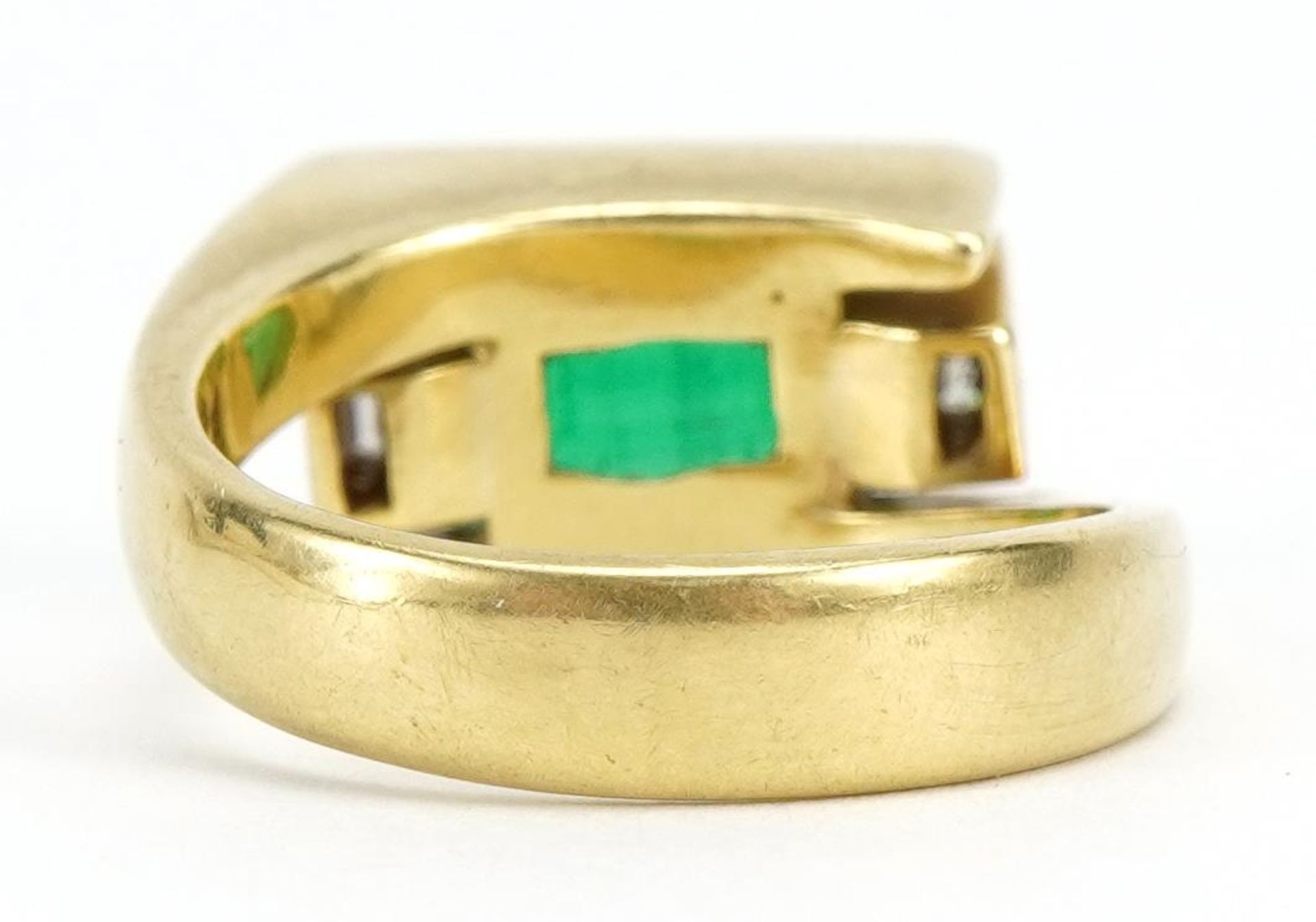 Art Deco style 18ct gold green stone and diamond crossover ring, size M/N, 10.8g : For further - Bild 2 aus 3