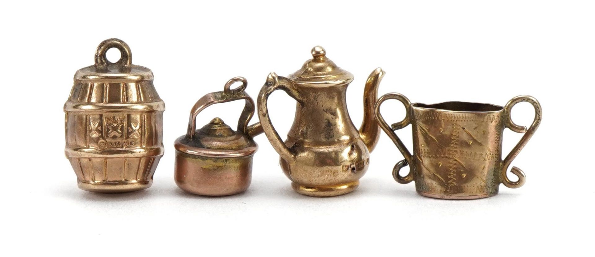 Four 9ct gold charms including gunpowder barrel, teapot and kettle, the largest 1.4cm high, total - Bild 2 aus 3