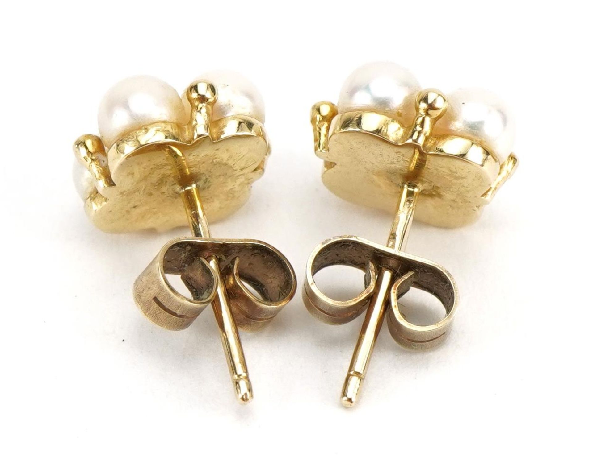 Pair of 9ct gold cultured pearl cluster stud earrings, 1.0cm high, 2.4g : For further information on - Bild 2 aus 2