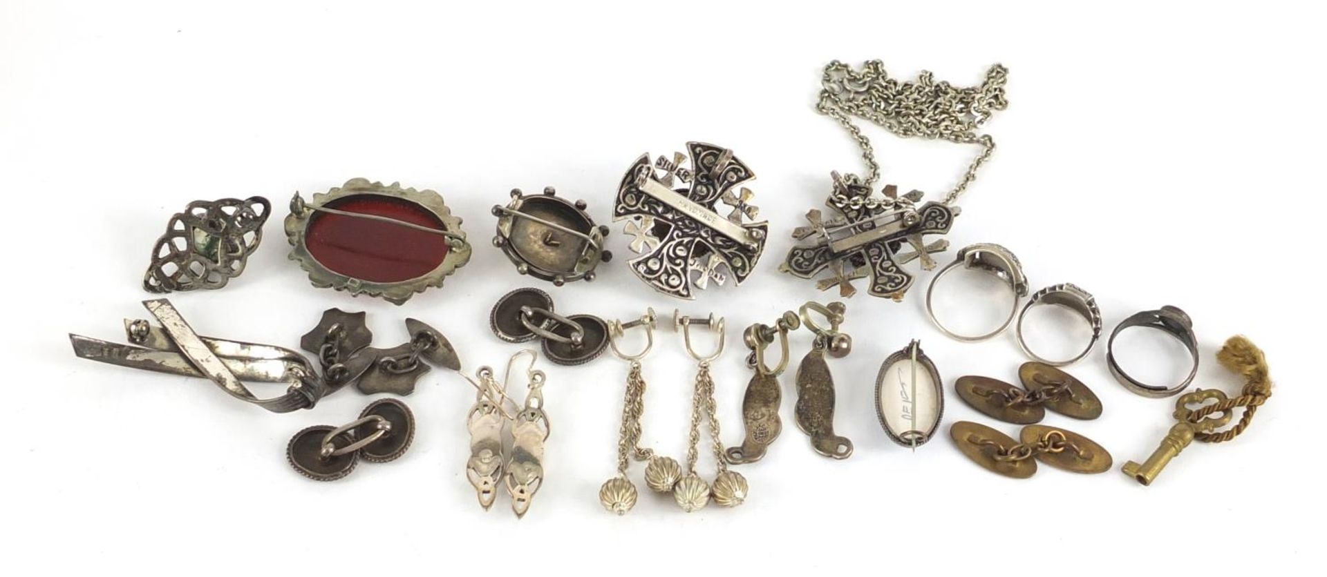 Silver and white metal jewellery housed in a Victorian tooled leather box, including brooches, rings - Image 8 of 10