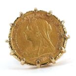 Queen Victoria 1898 gold half sovereign with 9ct gold ring mount, size Q, total 10.4g : For