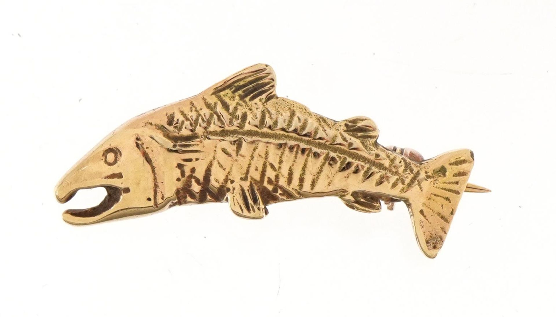 9ct gold salmon brooch, 2.6cm wide, 4.0g : For further information on this lot please contact the