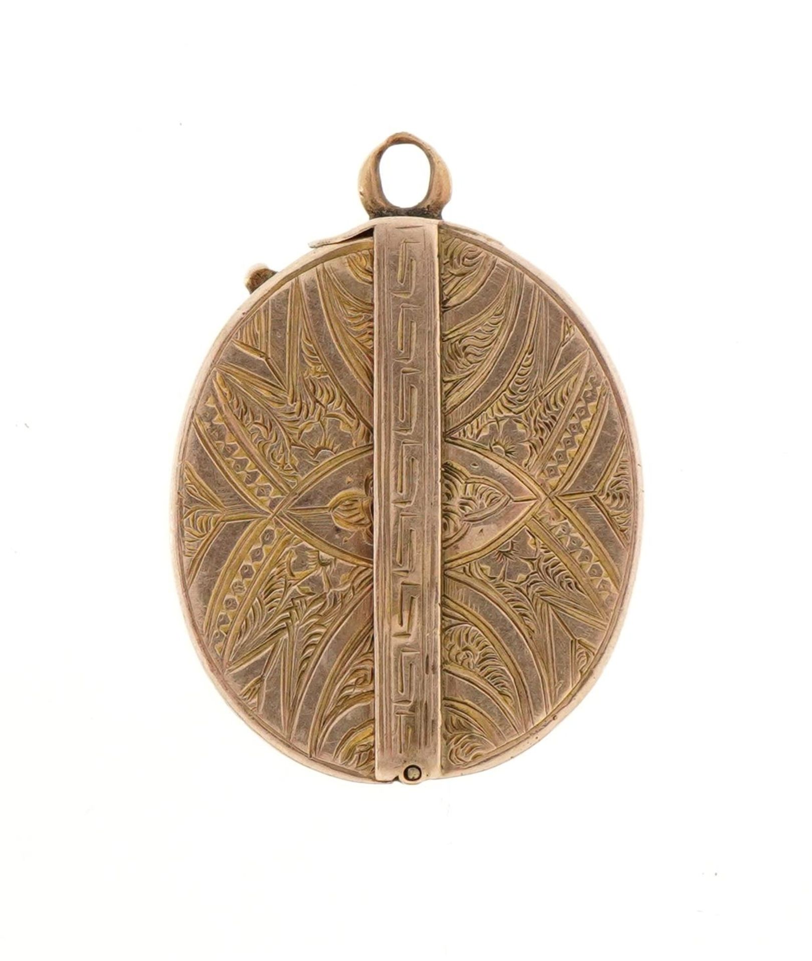 Unmarked gold oval folding locket with engraved floral and Greek key decoration, tests as 9ct - Bild 3 aus 3
